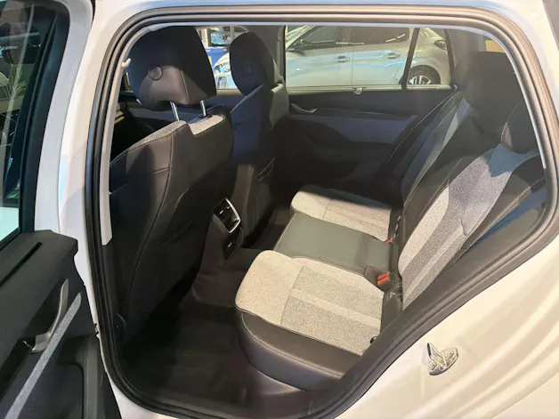 SKODA Octavia Combi 2.0 TDi Selection DSG-Automat