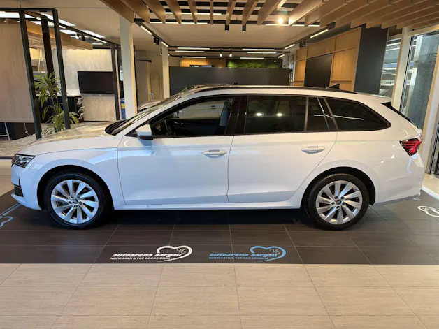 SKODA Octavia Combi 2.0 TDi Selection DSG-Automat