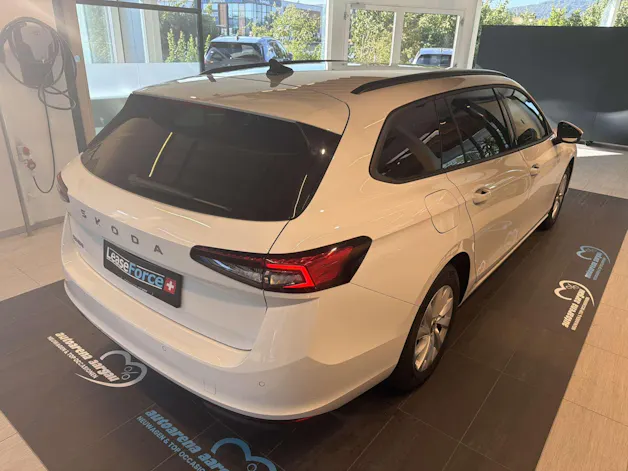 SKODA Superb Combi 1.5 eTSI mHEV Essence DSG-Automat