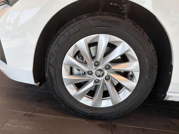 SKODA Superb Combi 1.5 eTSI mHEV Essence DSG-Automat