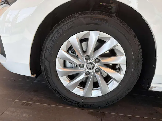 SKODA Superb Combi 1.5 eTSI mHEV Essence DSG-Automat
