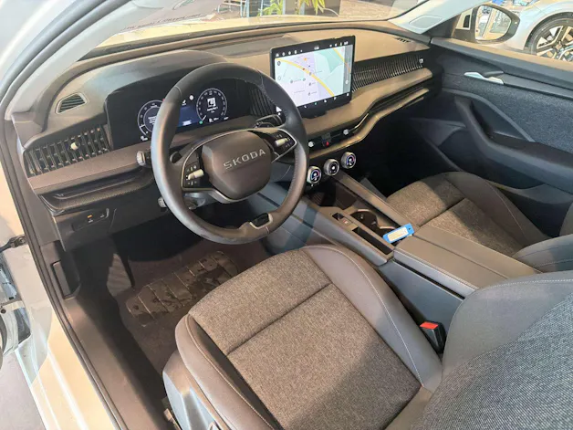 SKODA Superb Combi 1.5 eTSI mHEV Essence DSG-Automat