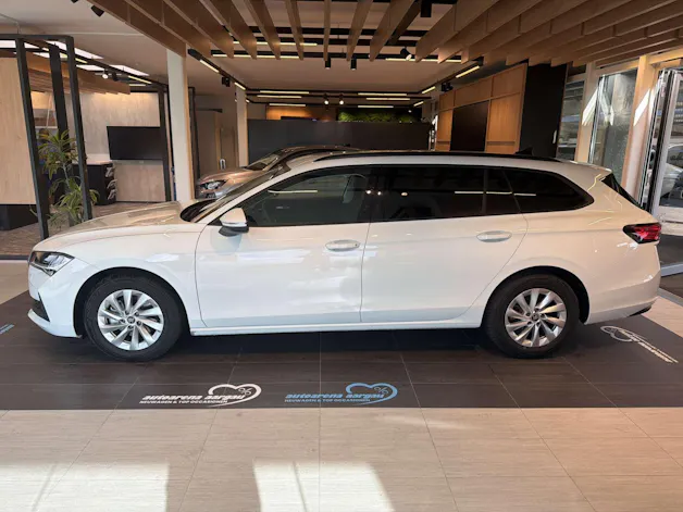 SKODA Superb Combi 1.5 eTSI mHEV Essence DSG-Automat