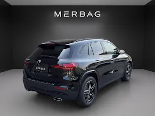 MERCEDES-BENZ GLA 200 7G-DCT