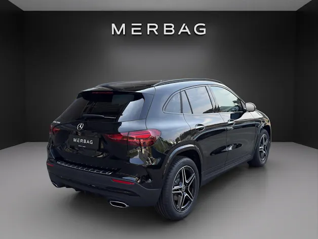 MERCEDES-BENZ GLA 200 7G-DCT