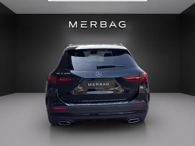MERCEDES-BENZ GLA 200 7G-DCT
