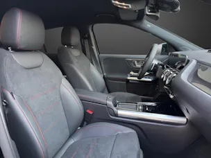 MERCEDES-BENZ GLA 200 7G-DCT