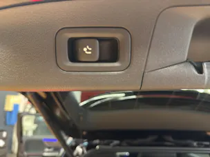 MERCEDES-BENZ EQA 300 4M - AMG / DISTRONIC / 360 Grad Kamera / Panorama-Dach