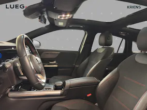 MERCEDES-BENZ EQA 300 4M - AMG / DISTRONIC / 360 Grad Kamera / Panorama-Dach