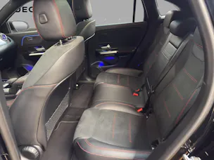 MERCEDES-BENZ EQA 300 4M - AMG / DISTRONIC / 360 Grad Kamera / Panorama-Dach