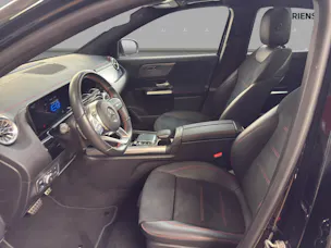 MERCEDES-BENZ EQA 300 4M - AMG / DISTRONIC / 360 Grad Kamera / Panorama-Dach