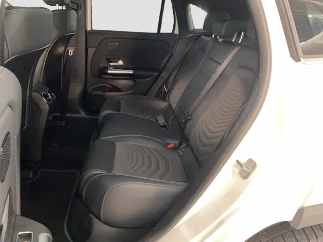 MERCEDES-BENZ EQA 300 Swiss Star 4MATIC