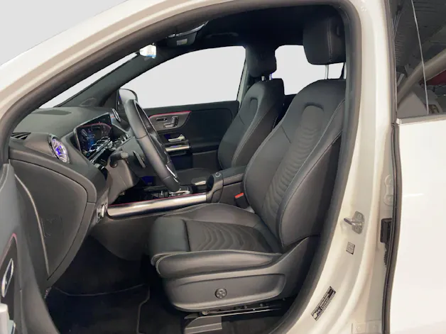 MERCEDES-BENZ EQA 300 Swiss Star 4MATIC