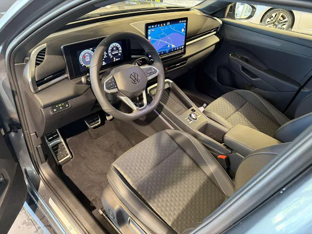 VW T-Roc 1.5 eTSi mHEV R-Line DSG-Automat