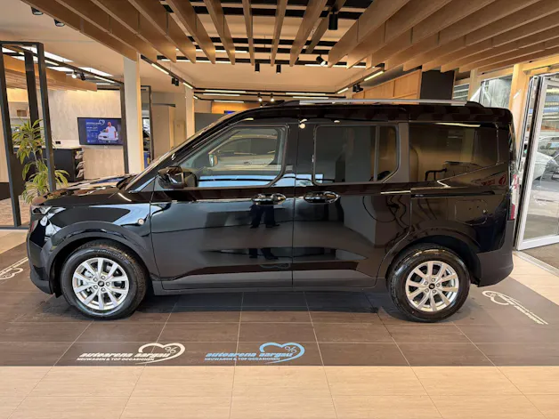 FORD Tourneo Courier 1.0 EcoBoost Titanium Automat