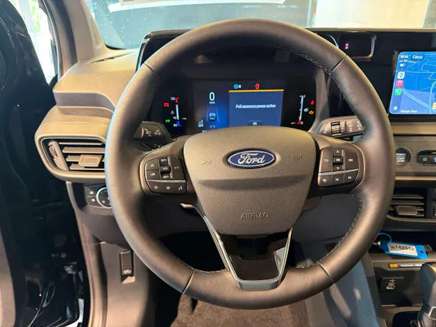FORD Tourneo Courier 1.0 EcoBoost Titanium Automat