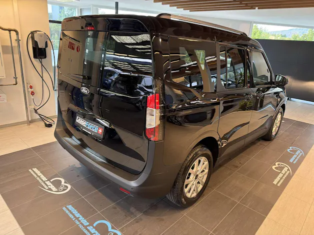 FORD Tourneo Courier 1.0 EcoBoost Titanium Automat