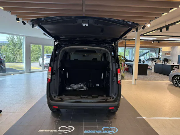 FORD Tourneo Courier 1.0 EcoBoost Titanium Automat