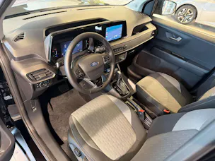 FORD Tourneo Courier 1.0 EcoBoost Titanium Automat