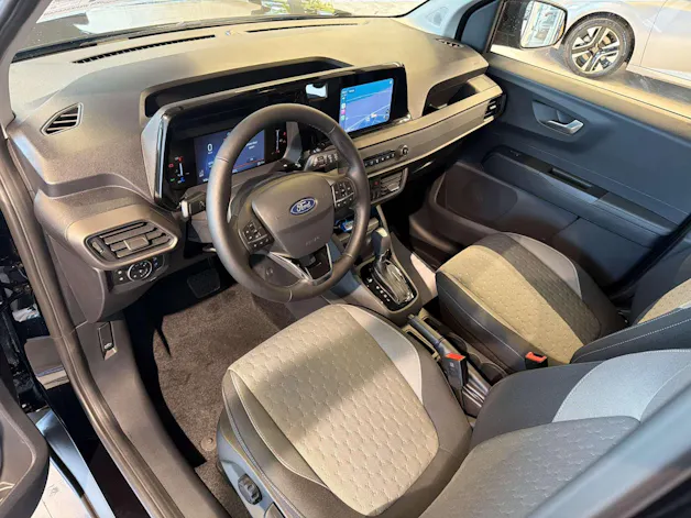 FORD Tourneo Courier 1.0 EcoBoost Titanium Automat