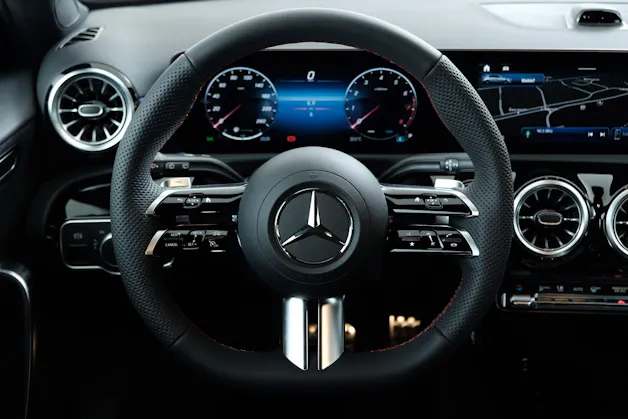 MERCEDES-BENZ A 250 AMG Line 4matic W177