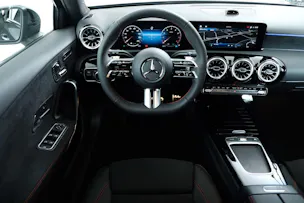 MERCEDES-BENZ A 250 AMG Line 4matic W177