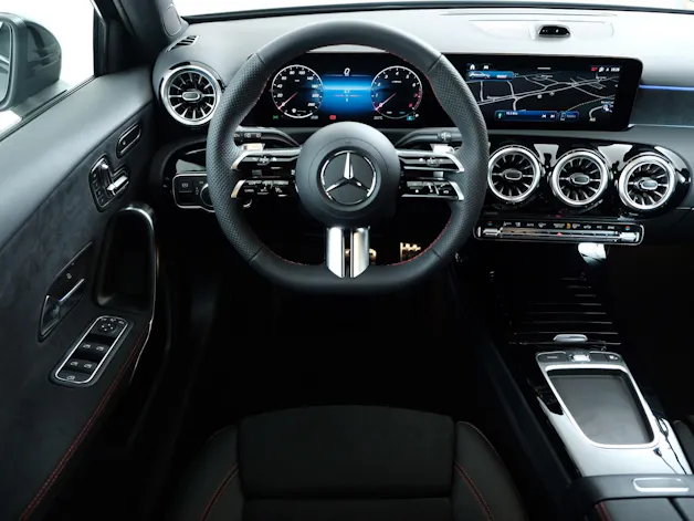 MERCEDES-BENZ A 250 AMG Line 4matic W177