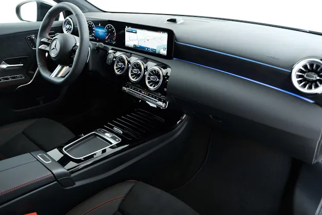 MERCEDES-BENZ A 250 AMG Line 4matic W177