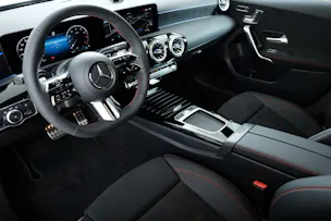 MERCEDES-BENZ A 250 AMG Line 4matic W177