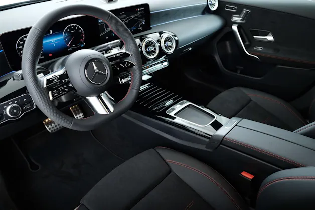 MERCEDES-BENZ A 250 AMG Line 4matic W177