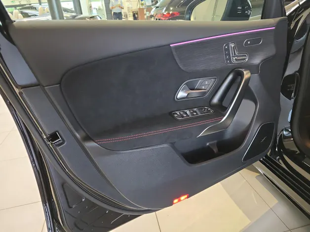 MERCEDES-BENZ A 35 4M AMG