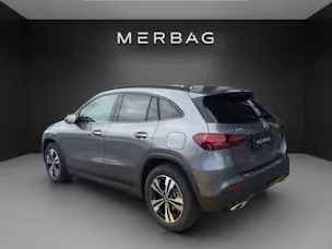 MERCEDES-BENZ GLA 200 Night Star 7G-D