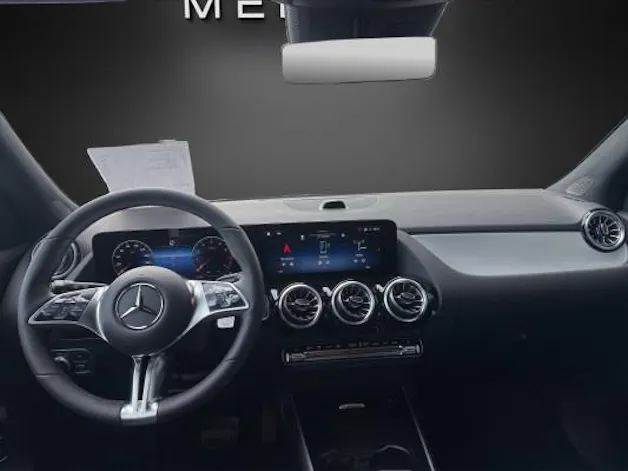 MERCEDES-BENZ GLA 200 Night Star 7G-D