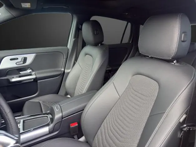 MERCEDES-BENZ GLA 200 Night Star 7G-D