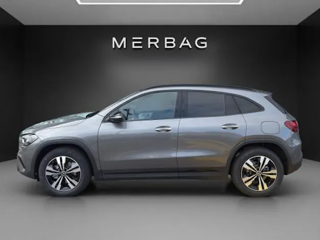 MERCEDES-BENZ GLA 200 Night Star 7G-D