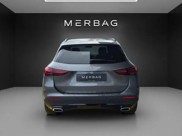 MERCEDES-BENZ GLA 200 Night Star 7G-D