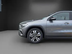 MERCEDES-BENZ GLA 200 Night Star 7G-D