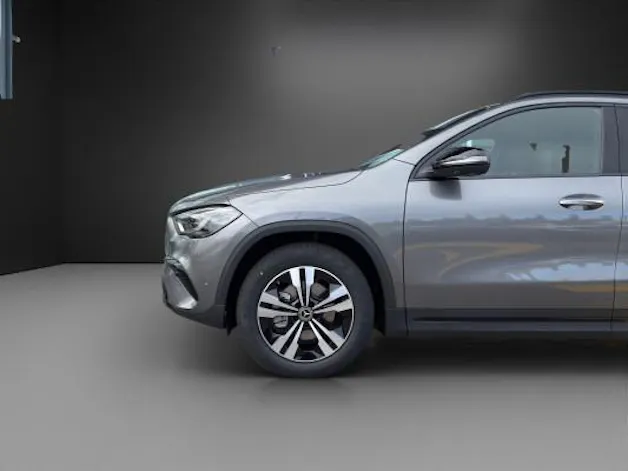 MERCEDES-BENZ GLA 200 Night Star 7G-D