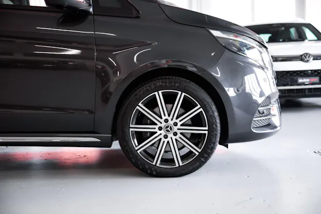 MERCEDES-BENZ V 300 d lang AMG Line Avantgarde 4Matic 9G-Tronic