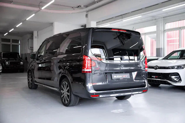 MERCEDES-BENZ V 300 d lang AMG Line Avantgarde 4Matic 9G-Tronic