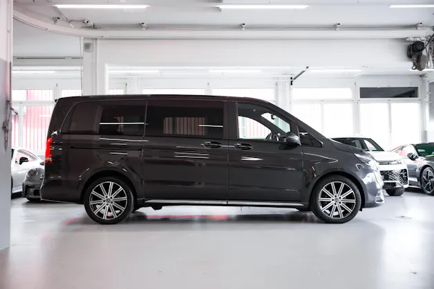 MERCEDES-BENZ V 300 d lang AMG Line Avantgarde 4Matic 9G-Tronic