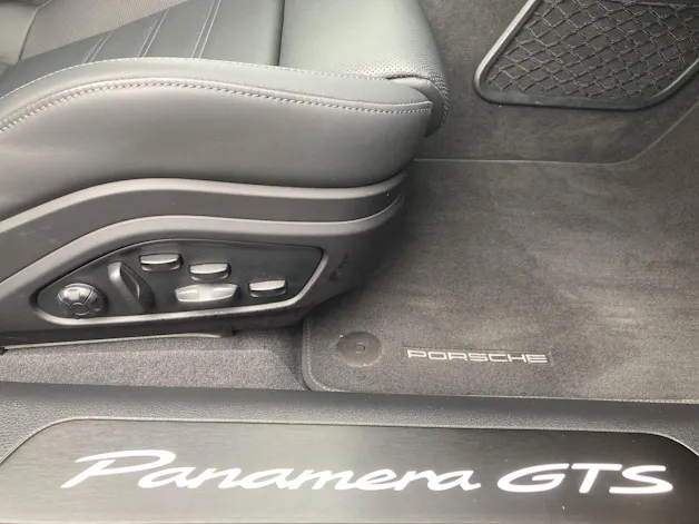 PORSCHE Panamera GTS