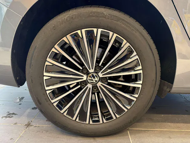 VW Passat Variant 1.5 eTSi evo2 Elegance DSG-Automat
