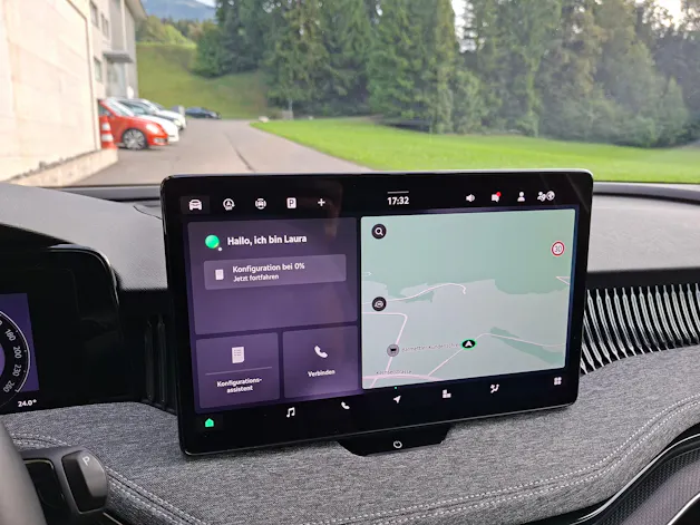 SKODA Superb Combi 2.0 TDi Selection 4x4 DSG *Anhängerkupplung & 8-fach bereift*