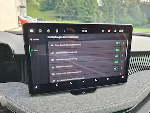 SKODA Superb Combi 2.0 TDi Selection 4x4 DSG *Anhängerkupplung & 8-fach bereift*