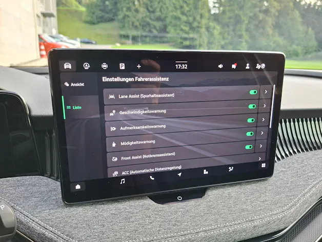 SKODA Superb Combi 2.0 TDi Selection 4x4 DSG *Anhängerkupplung & 8-fach bereift*