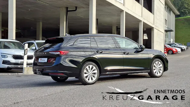 SKODA Superb Combi 2.0 TDi Selection 4x4 DSG *Anhängerkupplung & 8-fach bereift*