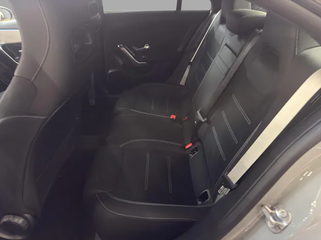MERCEDES-BENZ CLA 200 - AMG / Rückfahrkamera / Ambiente-Licht / Volldigitales Display