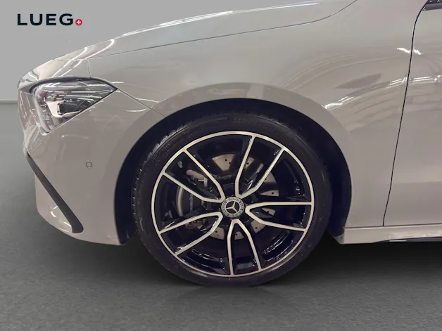 MERCEDES-BENZ CLA 200 - AMG / Rückfahrkamera / Ambiente-Licht / Volldigitales Display