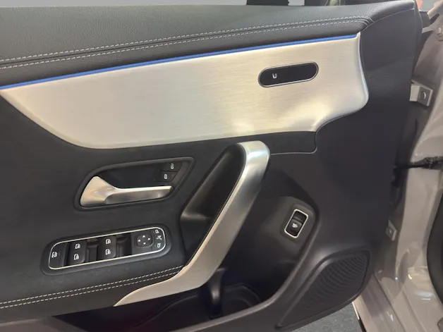 MERCEDES-BENZ CLA 200 - AMG / Rückfahrkamera / Ambiente-Licht / Volldigitales Display